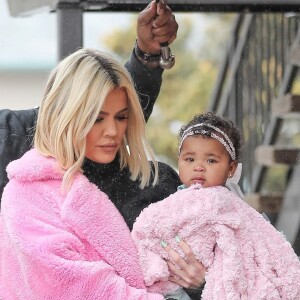 Exclusif - Khloe Kardashian est allée déjeuner avec sa fille True à Calabasas. Le 2 mars 2019.