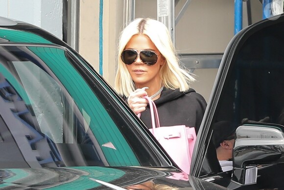 Fraichement célibataire et excédée, Khloe Kardashian quitte discrètement le studio d'enregistrement du talk show Red Table animé par Jada Smith pendant l'interview Jordyn Wood le 1er Mars 2019 à Los angeles.