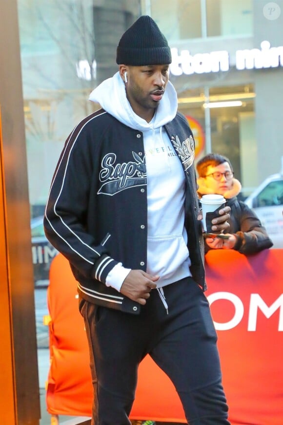 Exclusif - Tristan Thompson et ses co-équipiers à la sortie de leur hôtel à New York, le 6 mars 2019.