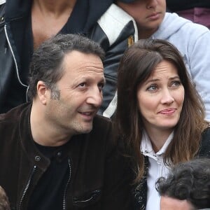 Arthur (Jacques Essebag) et sa compagne Mareva Galanter dans les tribunes de la finale homme des internationaux de France de Roland Garros à Paris le 5 juin 2016. © Moreau-Jacovides / Bestimage