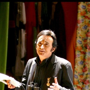 Dick Rivers dans la pièce "Les Paravents" au théâtre Chaillot à Paris en 2004.