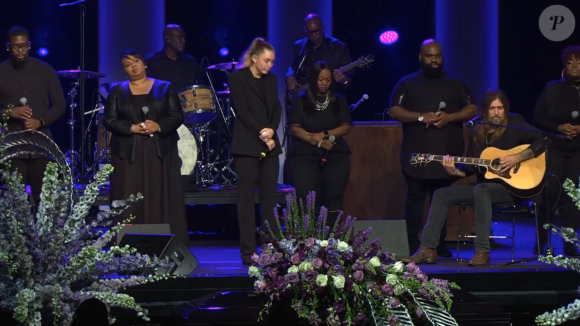 Miley Cyrus et son père Billy Ray rendent hommage à la chanteuse et candidate de "The Voice", Janice Freeman, le 18 mars 2019.