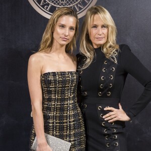 Ilona Smet et sa mère Estelle Lefébure au photocall de la soirée L'Oréal Paris X Balmain à l'école Nationale de Médecine lors de la Fashion Week Printemps/Eté 2018 à Paris, France, le 28 septembre 2017. © Olivier Borde/Bestimage