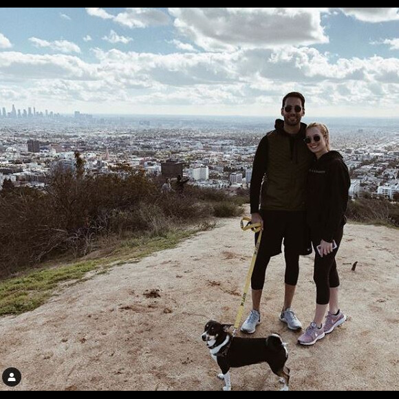 Ilona Smet et son compagnon Kamran Ahmed posent avec un chien prénommé Emma à Los Angeles. Photo publiée sur Instagram le 6 janvier 2019. 