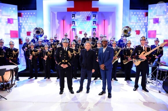 Exclusif - Michel Drucker et la brigade des Pompiers pour le spectacle "Musiques de L'armée Française" - Enregistrement de l'émission "Vivement Dimanche prochain", présentée par M.Drucker et diffusée le 24 mars sur France 2. Le 18 mars 2019 © Guillaume Gaffiot / Bestimage