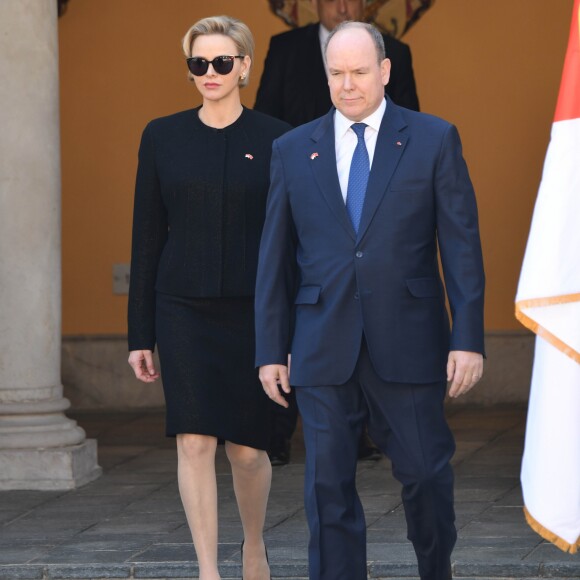 Le prince Albert II et la princesse Charlene de Monaco ont accueilli en visite officielle le président Chinois Xi Jinping et sa femme Peng Liyuan le 24 mars 2019 dans la cour d'honneur du palais princier à Monaco. © Bruno Bebert / Bestimage