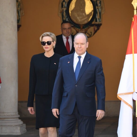 Le prince Albert II et la princesse Charlene de Monaco ont accueilli en visite officielle le président Chinois Xi Jinping et sa femme Peng Liyuan le 24 mars 2019 dans la cour d'honneur du palais princier à Monaco. © Bruno Bebert / Bestimage