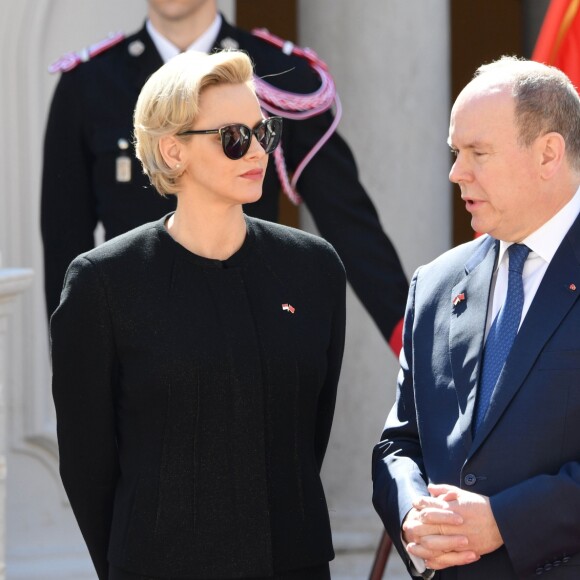Le prince Albert II et la princesse Charlene de Monaco ont accueilli en visite officielle le président Chinois Xi Jinping et sa femme Peng Liyuan le 24 mars 2019 dans la cour d'honneur du palais princier à Monaco. © Bruno Bebert / Bestimage