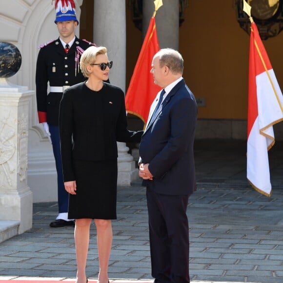 Le prince Albert II et la princesse Charlene de Monaco ont accueilli en visite officielle le président Chinois Xi Jinping et sa femme Peng Liyuan le 24 mars 2019 dans la cour d'honneur du palais princier à Monaco. © Bruno Bebert / Bestimage