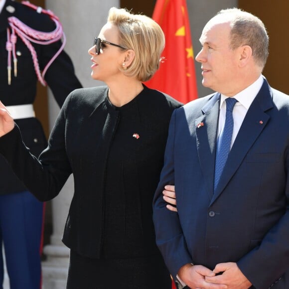 Le prince Albert II et la princesse Charlene de Monaco ont accueilli en visite officielle le président Chinois Xi Jinping et sa femme Peng Liyuan le 24 mars 2019 dans la cour d'honneur du palais princier à Monaco. © Bruno Bebert / Bestimage