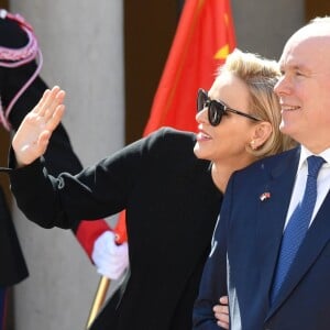 Le prince Albert II et la princesse Charlene de Monaco ont accueilli en visite officielle le président Chinois Xi Jinping et sa femme Peng Liyuan le 24 mars 2019 dans la cour d'honneur du palais princier à Monaco. © Bruno Bebert / Bestimage