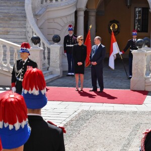 Le prince Albert II et la princesse Charlene de Monaco ont accueilli en visite officielle le président Chinois Xi Jinping et sa femme Peng Liyuan le 24 mars 2019 dans la cour d'honneur du palais princier à Monaco. © Bruno Bebert / Bestimage
