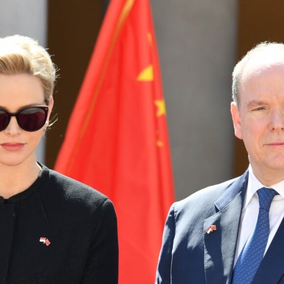 Le prince Albert II et la princesse Charlene de Monaco ont accueilli en visite officielle le président Chinois Xi Jinping et sa femme Peng Liyuan le 24 mars 2019 dans la cour d'honneur du palais princier à Monaco. © Bruno Bebert / Bestimage