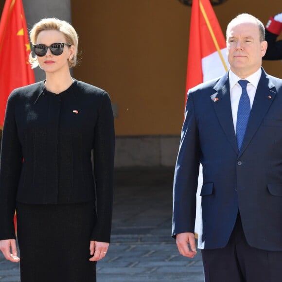 Le prince Albert II et la princesse Charlene de Monaco ont accueilli en visite officielle le président Chinois Xi Jinping et sa femme Peng Liyuan le 24 mars 2019 dans la cour d'honneur du palais princier à Monaco. © Bruno Bebert / Bestimage