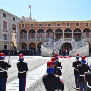 Le prince Albert II et la princesse Charlene de Monaco ont accueilli en visite officielle le président Chinois Xi Jinping et sa femme Peng Liyuan le 24 mars 2019 dans la cour d'honneur du palais princier à Monaco. © Bruno Bebert / Bestimage