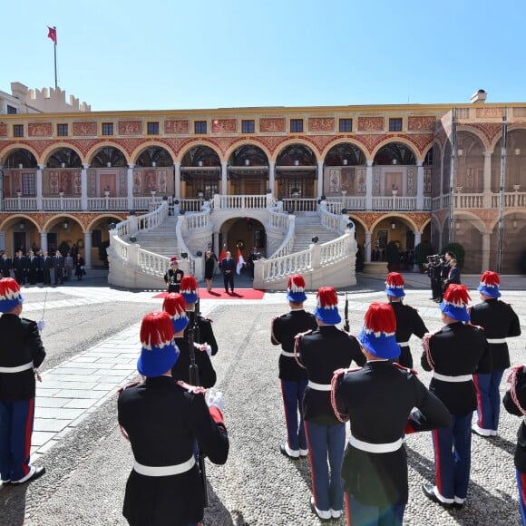 Le prince Albert II et la princesse Charlene de Monaco ont accueilli en visite officielle le président Chinois Xi Jinping et sa femme Peng Liyuan le 24 mars 2019 dans la cour d'honneur du palais princier à Monaco. © Bruno Bebert / Bestimage