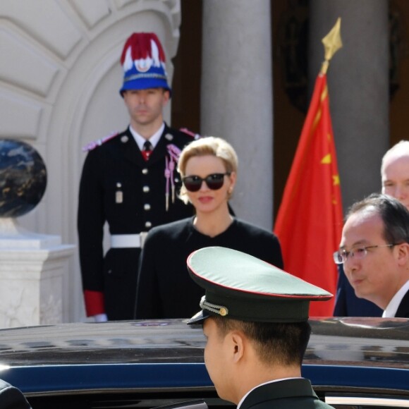 Le prince Albert II et la princesse Charlene de Monaco ont accueilli en visite officielle le président Chinois Xi Jinping et sa femme Peng Liyuan le 24 mars 2019 dans la cour d'honneur du palais princier à Monaco. © Bruno Bebert / Bestimage