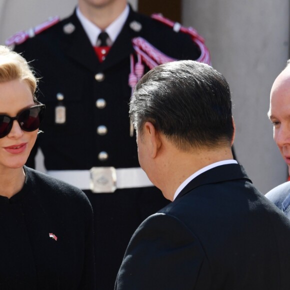 Le prince Albert II et la princesse Charlene de Monaco ont accueilli en visite d'Etat le président Chinois Xi Jinping et sa femme Peng Liyuan le 24 mars 2019 dans la cour d'honneur du palais princier à Monaco. © Bruno Bebert / Bestimage