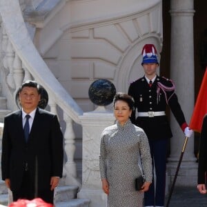 Le prince Albert II et la princesse Charlene de Monaco ont accueilli en visite officielle le président Chinois Xi Jinping et sa femme Peng Liyuan le 24 mars 2019 dans la cour d'honneur du palais princier à Monaco. © Bruno Bebert / Bestimage