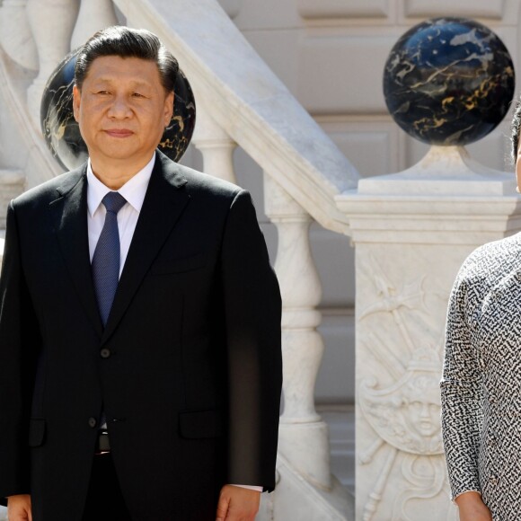 Le prince Albert II et la princesse Charlene de Monaco ont accueilli en visite officielle le président Chinois Xi Jinping et sa femme Peng Liyuan le 24 mars 2019 dans la cour d'honneur du palais princier à Monaco. © Bruno Bebert / Bestimage