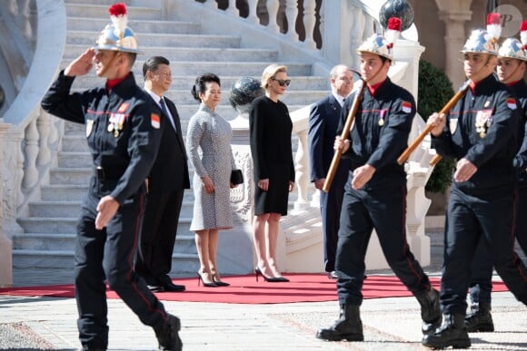 Le prince Albert II et la princesse Charlene de Monaco ont accueilli en visite d'Etat le président Chinois Xi Jinping et sa femme Peng Liyuan le 24 mars 2019 dans la cour d'honneur du palais princier à Monaco. © David Nivière / Pool / Bestimage