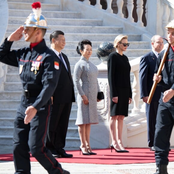 Le prince Albert II et la princesse Charlene de Monaco ont accueilli en visite d'Etat le président Chinois Xi Jinping et sa femme Peng Liyuan le 24 mars 2019 dans la cour d'honneur du palais princier à Monaco. © David Nivière / Pool / Bestimage