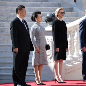 Le prince Albert II et la princesse Charlene de Monaco ont accueilli en visite d'Etat le président Chinois Xi Jinping et sa femme Peng Liyuan le 24 mars 2019 dans la cour d'honneur du palais princier à Monaco. © David Nivière / Pool / Bestimage