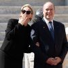 Le prince Albert II et la princesse Charlene de Monaco, qui envoie ici des baisers à son fils le prince Jacques, apparu à la fenêtre, ont accueilli en visite d'Etat le président Chinois Xi Jinping et sa femme Peng Liyuan le 24 mars 2019 dans la cour d'honneur du palais princier à Monaco. © David Nivière / Pool / Bestimage