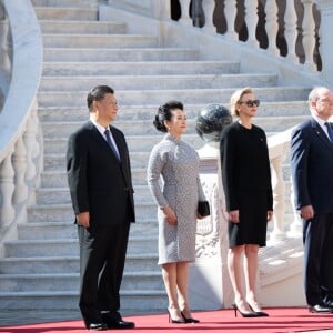 Le prince Albert II et la princesse Charlene de Monaco ont accueilli en visite d'Etat le président Chinois Xi Jinping et sa femme Peng Liyuan le 24 mars 2019 dans la cour d'honneur du palais princier à Monaco. © David Nivière / Pool / Bestimage