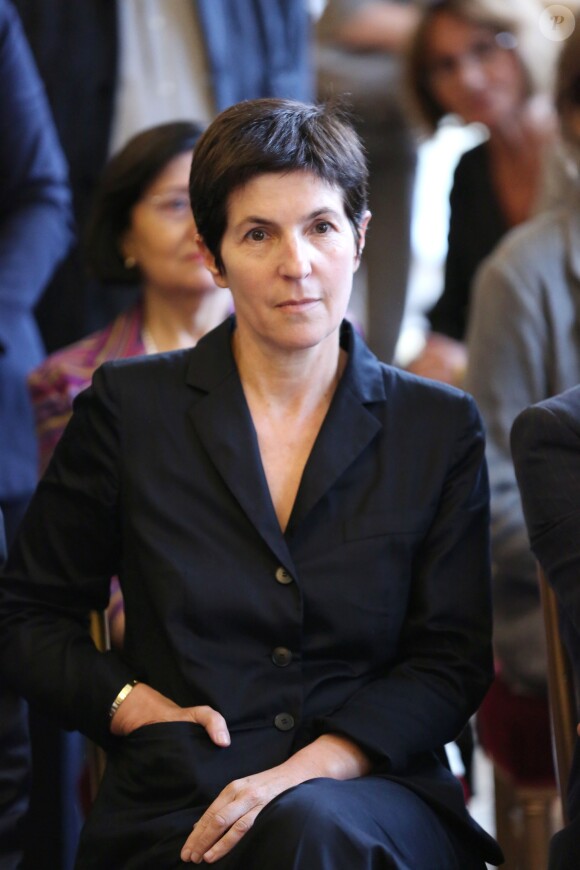 Christine Angot recoit la medaille des arts et des lettres au ministere de la culture a Paris le 19 juin 2013.