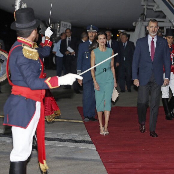 Le roi Felipe VI et la reine Letizia d'Espagne, arrivent à Buenos Aires en Argentine pour une visite d'Etat de trois jours, le 24 mars 2019.