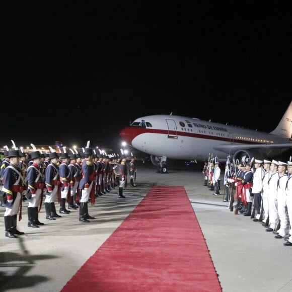 Le roi Felipe VI et la reine Letizia d'Espagne, arrivent à Buenos Aires en Argentine pour une visite d'Etat de trois jours, le 24 mars 2019.