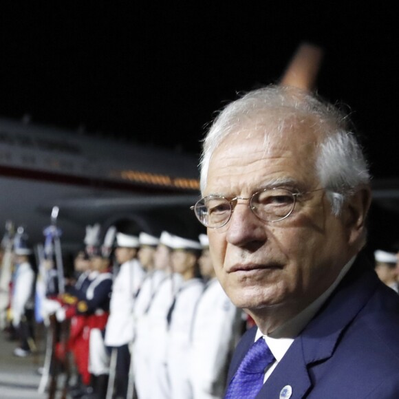 Josep Borrell accueille le roi et la reine d'Espagne à Buenos Aires en Argentine pour une visite d'Etat de trois jours, le 24 mars 2019.