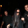 Kim Kardashian quitte le Ritz pour se rendre au restaurant Ferdi, avec Kimora Lee Simmons. Paris, le 25 mars 2019.