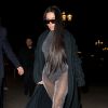 Kim Kardashian rentre à l'hôtel Ritz après avoir diné au restaurant Ferdi à Paris, le 25 mars 2019.