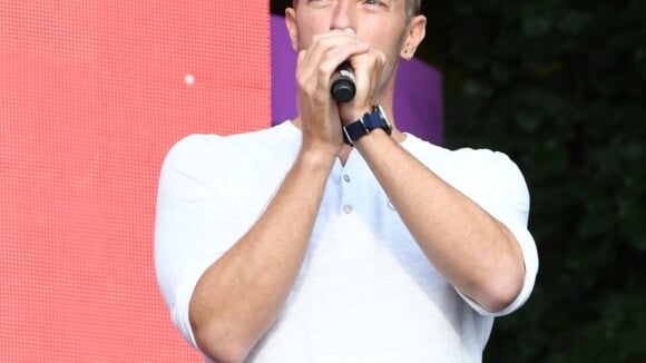 Chris Martin (Coldplay) menacé par une fan qui croit être en couple avec lui