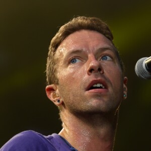 Chris Martin lors du concert de son groupe Coldplay au Stade de France à Saint-Denis, le 15 juillet 2017.
