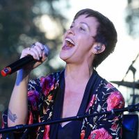 Alanis Morissette : La chanteuse est enceinte de son troisième enfant