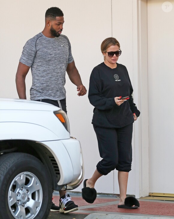 Khloe Kardashian à la sortie de chez le dermatologue avec Tristan Thompson pour un traitement laser à Los Angeles. Le 16 septembre 2017.