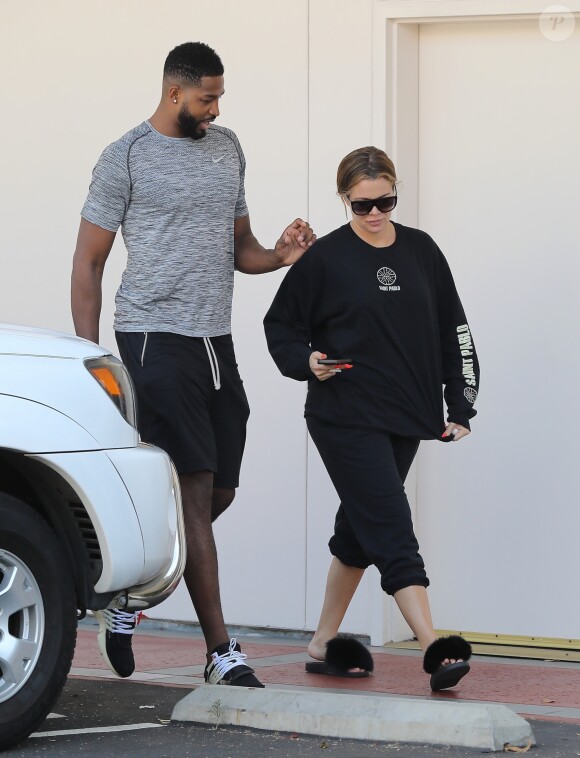 Khloe Kardashian à la sortie de chez le dermatologue avec Tristan Thompson pour un traitement laser à Los Angeles. Le 16 septembre 2017.