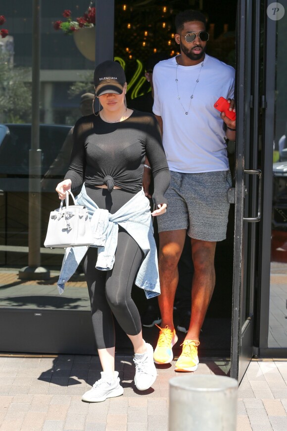 Tristan Thompson et Khloe Kardashian quittent le restaurant Joey à Los Angeles le 20 juin 2018.