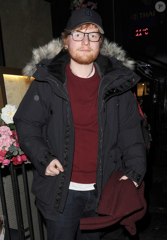 Exclusif - Ed Sheeran quitte un restaurant à Londres le 16 novembre 2018.