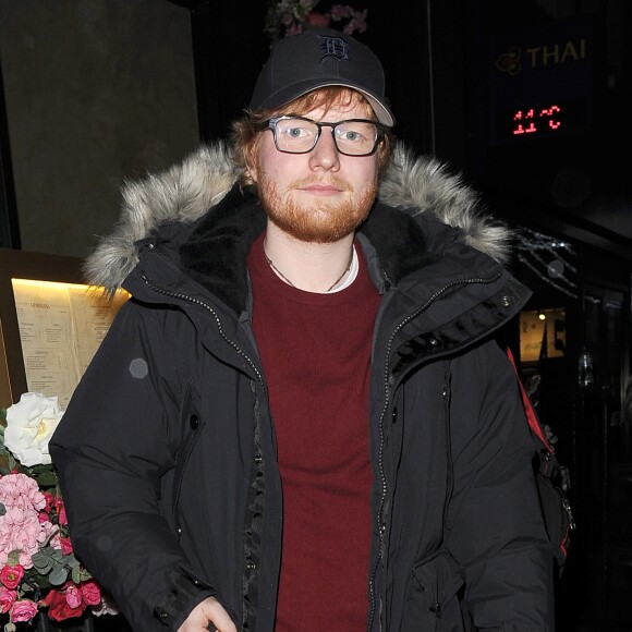 Exclusif - Ed Sheeran quitte un restaurant à Londres le 16 novembre 2018.