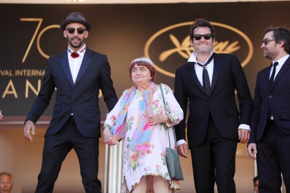L'artiste JR, Agnès Varda et Matthieu Chedid (Le chanteur M) - Montée des marches du film "Visages, Villages" lors du 70ème Festival International du Film de Cannes. Le 19 mai 2017. © Borde-Jacovides-Moreau/Bestimage