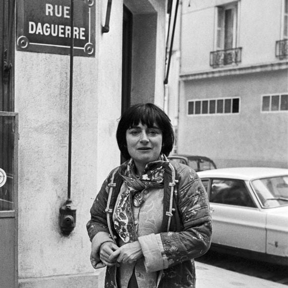 Rendez-vous avec Agnès Varda à son domicile et dans son quartier, rue Daguerre, à Paris. Le 24 novembre 1976 © Jean-Claude Colin via Bestimage