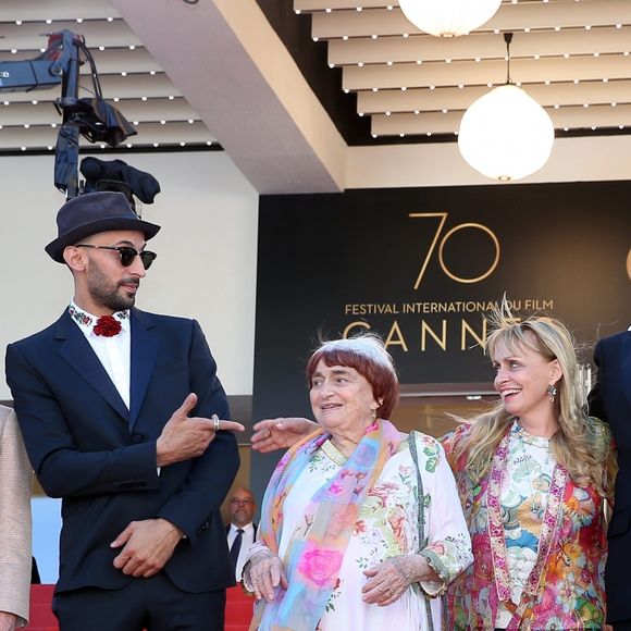 Frédérique Bredin, l'artiste JR, Agnès Varda, sa fille Rosalie Varda, Matthieu Chedid (Le chanteur M) - Montée des marches du film "Visages, Villages" lors du 70ème Festival International du Film de Cannes. Le 19 mai 2017. © Borde-Jacovides-Moreau/Bestimage