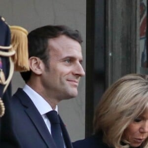 Le président Emmanuel Macron, la première dame Brigitte Macron - Le président de la République française et sa femme accueillent le roi et la reine de Jordanie au palais de l'Elysée à Paris le 29 mars 2019. © Stéphane Lemouton / Bestimage