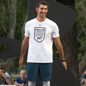 Michael Phelps participe à une séance de fitness en public pour le lancement de la collection "Under Armour" à Buenos Aires, le 7 décembre 2017.