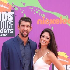 Michael Phelps et sa femme Nicole Johnson à la soirée Nickelodeon Kids' Choice Sports Award au UCLA Pauley Pavilion à Westwood, le 13 juillet 2017.