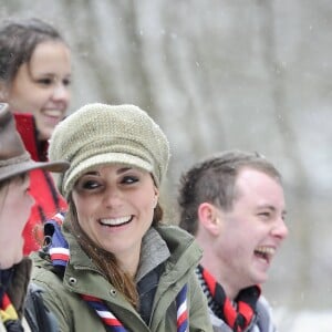 Kate Middleton (Catherine), la duchesse de Cambridge, enceinte, a pris part a un entrainement de bénévoles de l'Association des Scouts au Great Tower Scout Camp près de Newby Bridge, en Cumbrie, Angleterre, le 22 mars 2013.